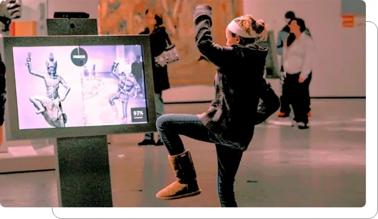 Digital signage screen showing customizable content for different visitor groups Digital signage screen showing customizable content for different visitor groups